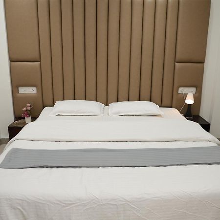 Belle-Vue Holiday Homes - 1Bhk Apartments พันช์กานี ภายนอก รูปภาพ