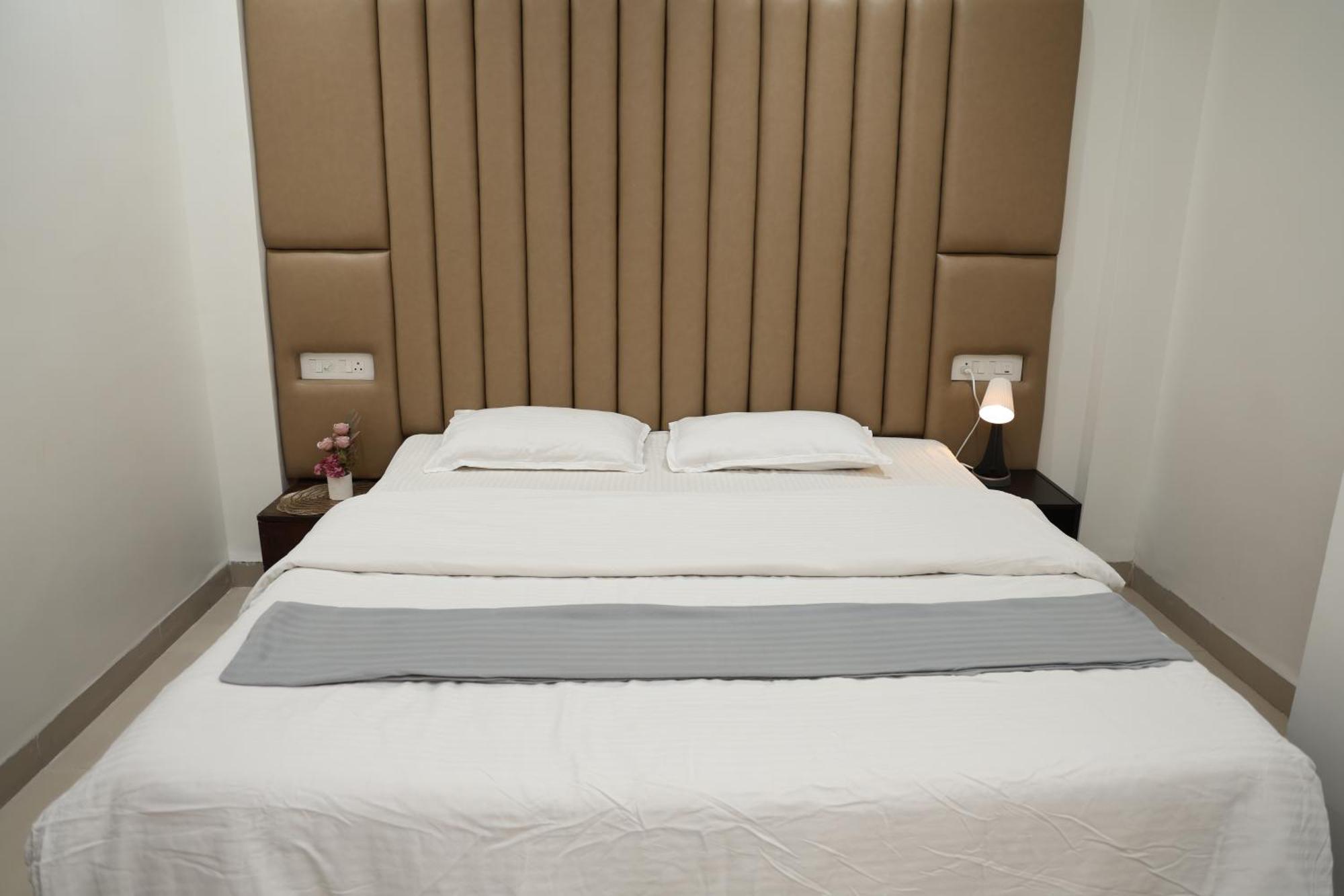 Belle-Vue Holiday Homes - 1Bhk Apartments พันช์กานี ภายนอก รูปภาพ