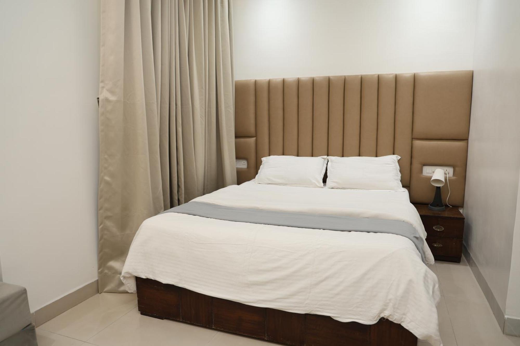 Belle-Vue Holiday Homes - 1Bhk Apartments พันช์กานี ภายนอก รูปภาพ