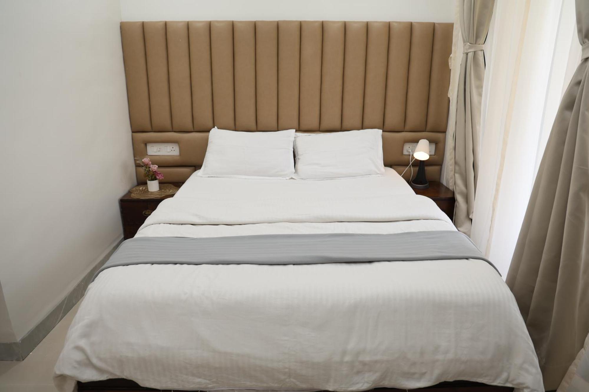 Belle-Vue Holiday Homes - 1Bhk Apartments พันช์กานี ภายนอก รูปภาพ